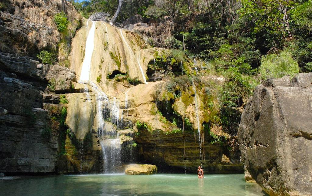 The Nosy Ampela Waterfall on the Tsiribihina River, in Madagascar, ideal for carrying out pirogue tourism.